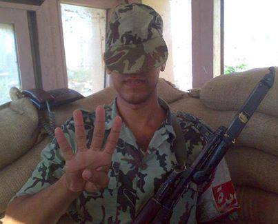 انتشار صور جنود الجيش يشيرون بعلامة "رابعة" مع اخفاء وجوههم