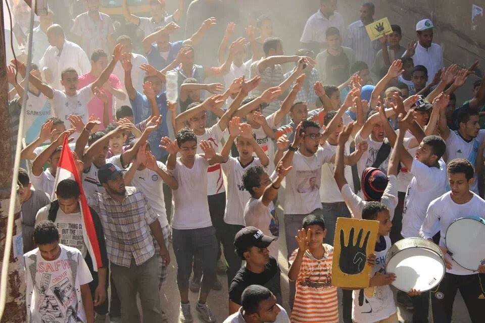 عدة مسيرات تجوب "القوصية" باسيوط رفضا للانقلاب